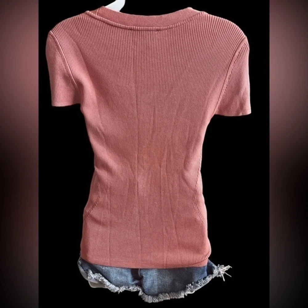 Gorgeous‎ White House Black Market Peach Pink V Neck Sweater S